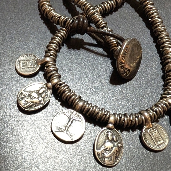 Uno de 50 Medallion Coin Reversible RETIRED Necklace - Picture 6 of 8